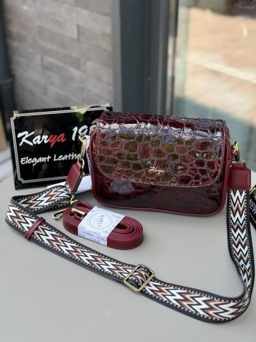 Жіноча сумка Karya з лакованої шкіри  бордового кольору 2567 фото